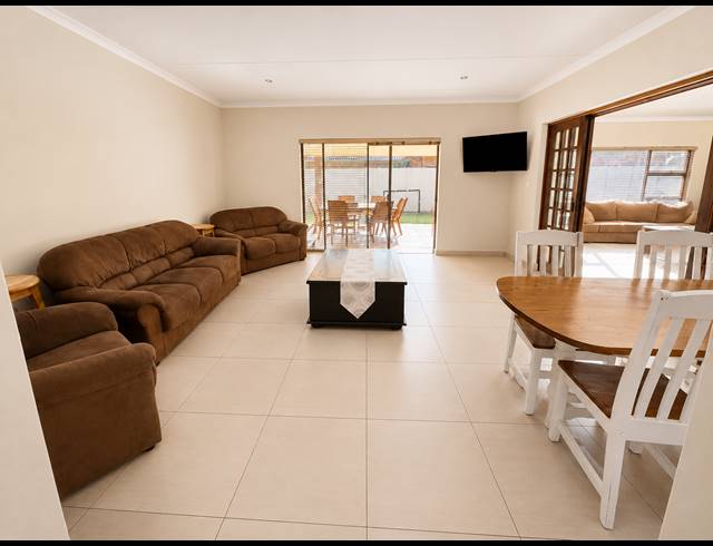 4 BEDROOM HOUSE FOR SALE IN THREE RIVERS EAST